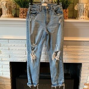 A&F Curve Love High Rise Mom Jean Distressed Raw Hem Ankle Size 26 Used